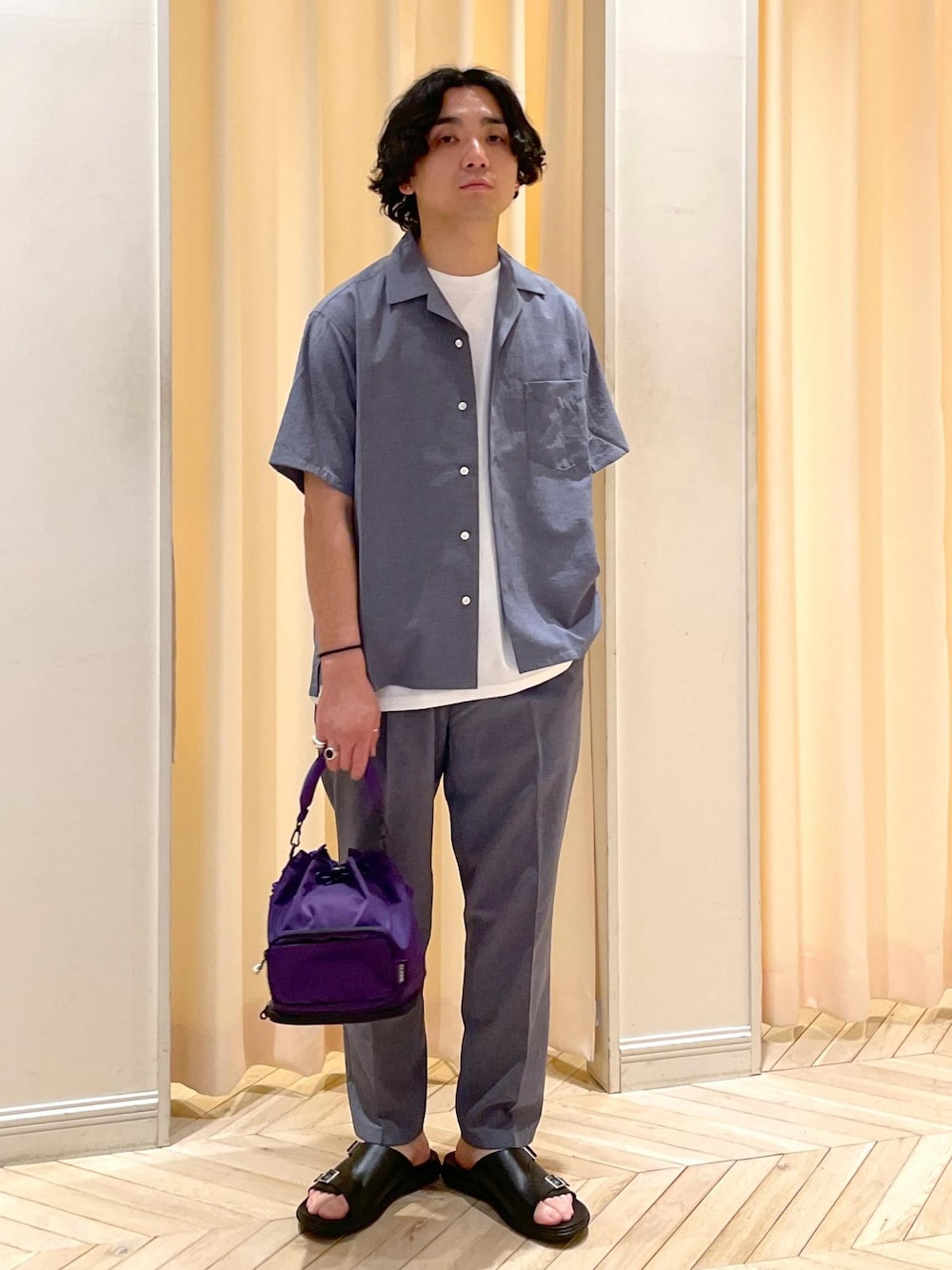 「24SS、2024SS、リランチェ、ADAM ET ROPÉ、FEMME、HOMME、UNISEX、SDGs、サステナブル、低身長、骨格ストレート、きれいめカジュアル、セットアップ、セットアップ対応、セットアイテム」｜「ADAM ET ROPE'の2点セット【RIRANCHA / リランチェ】セットアップ / オープンカラーシャツ&イージーパンツ / イージーケア / ユニセックス（セットアップ、ブルー系）」を使った、adam_yamashitaさん（メンズ・169cm）の夏コーディネートの1枚目の写真