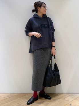 「アイテム（スカート、シルバー系）」を使った、ひかりさん（レディース・162cm）の秋コーディネート