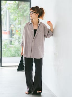 「アイテム（サンダル、ゴールド系）」を使った、RIKAさん（レディース・160cm）の秋コーディネート