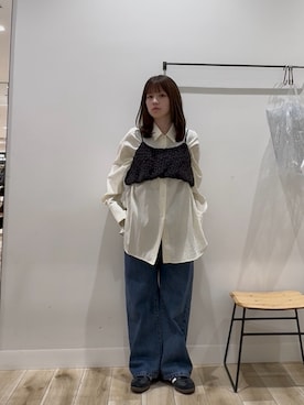 「KBF（ケイビーエフ）のオーバーサイズミニマルシャツ（シャツ/ブラウス、ホワイト系）」を使った、ななさん（レディース・155cm）の春コーディネート