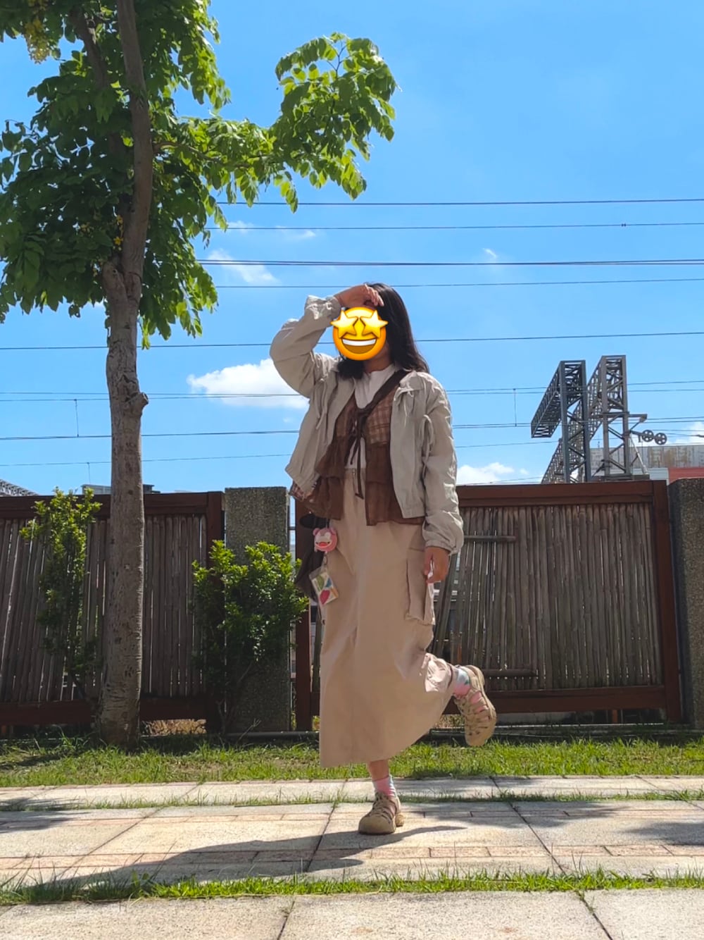 「nomomarketのアイテム（アンサンブル、ブラウン系）」を使った、nicoさん（レディース・162cm）の春コーディネートの1枚目の写真