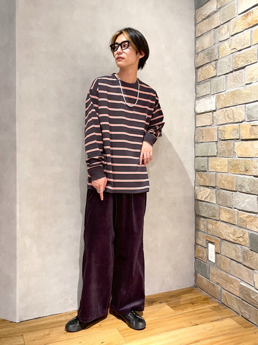 「ボーダー、ワントーンコーデ、大学生、オーバーサイズ、パープル、休日コーデ、パールネックレス、RAGEBLUE、シンプルコーデ、秋服、レイジブルー、カジュアルコーデ、ゆるコーデ、ストリートコーデ、秋トレンド2021」｜「RAGEBLUEの＜SIGNAL SPORTS/シグナルスポーツ＞マルチボーダーロンT/219035（Tシャツ/カットソー、ブラック系）」を使った、ふじもんさん（メンズ・177cm）の秋コーディネートの1枚目の写真
