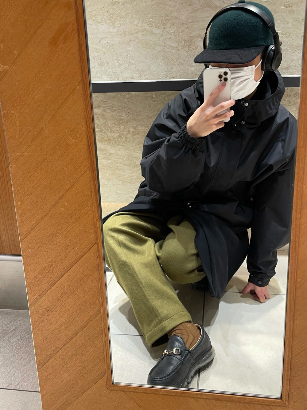 「きれいめカジュアル、ワイドパンツ、低身長、キャップ、グリーン、カーキ、シンプル」｜「BEAMSのBEAMS / ウール 2トーン 6パネル キャップ（ハット、グリーン系）」を使った、りーたさん（メンズ・169cm）の冬コーディネートの1枚目の写真