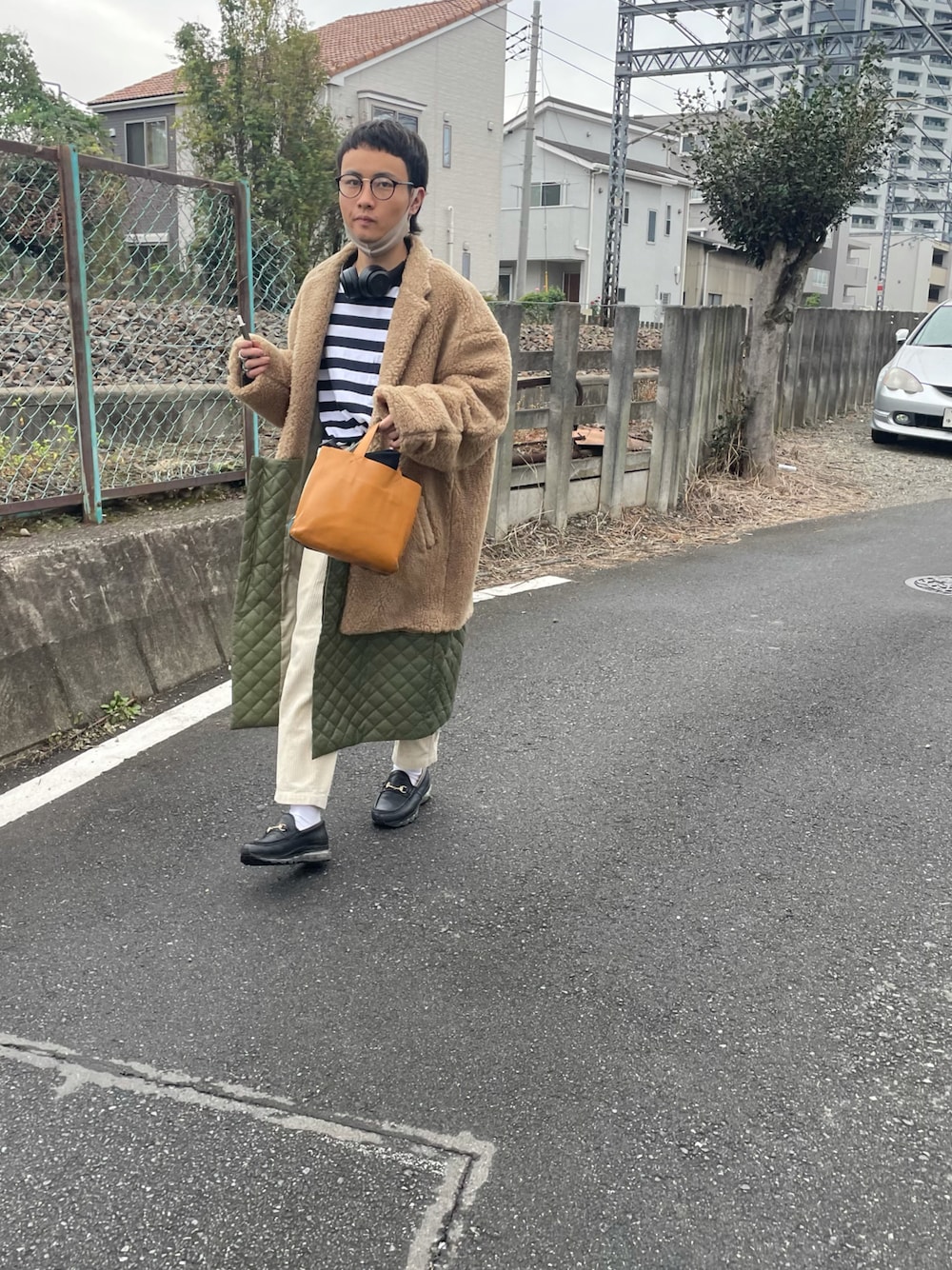 「休日スタイル、今日のコーデ、大人カジュアル、おしゃれさんと繋がりたい、秋コーデ、冬コーデ、ローファー」｜「MR.GENTLEMANのDOUBLE FACE SMALL BAG（ボストンバッグ、グリーン系）」を使った、りーたさん（メンズ・169cm）の秋コーディネートの1枚目の写真