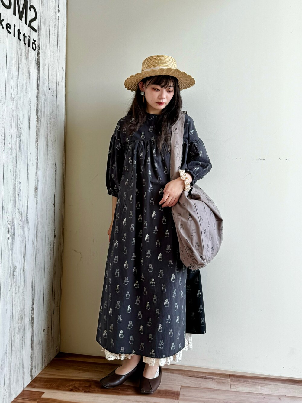 「夏コーデ、ピーターラビット、コラボ、お出かけコーデ、ガーリーコーデ、柄ワンピース、夏、レース、ネコ、サマンサ モスモス(Samansa Mos2)」｜「Samansa Mos2の【UVカット/消臭効果】なみなみカンカン帽（ハット、ホワイト系）」を使った、はらみさん（レディース・157cm）の春コーディネートの1枚目の写真