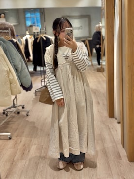 「Samansa Mos2（サマンサ モスモス）の【Cross×Linen】肩フリル前後2WAYジャンパースカート（ワンピース、ベージュ系）」を使った、ことこさん（レディース・152cm）の冬コーディネート