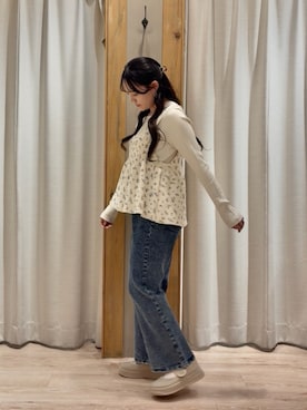 「Samansa Mos2（サマンサ モスモス）の柄アソート前後2WAYニットキャミビスチェ（ベスト、ホワイト系）」を使った、ことこさん（レディース・152cm）の春コーディネート