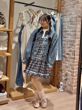「Samansa Mos2（サマンサ モスモス）の【オーガニックコットン】デニムジャケット（ノーカラージャケット、ブルー系）」を使った、ことこさん（レディース・152cm）の冬コーディネート