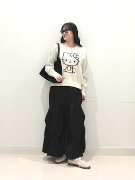 「SENSE OF PLACE by URBAN RESEARCH（センスオブプレイスバイアーバンリサーチ）の別注「ハローキティ」オスワリセーター（ニット/セーター、ホワイト系）」を使った、maiさん（レディース・167cm）の秋コーディネート