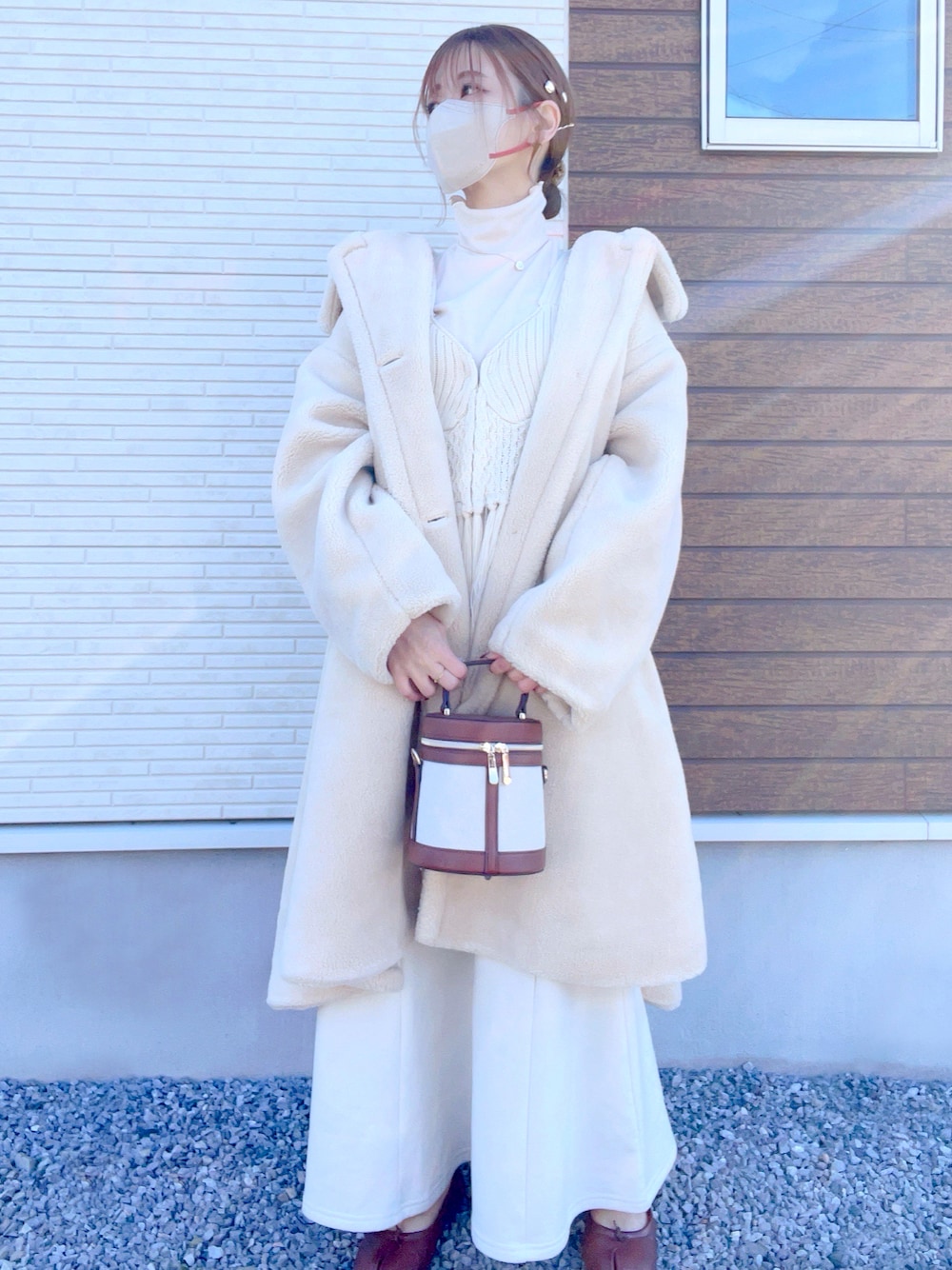 「冬コーデ、ボアコート、大人女子、淡色コーデ、しまむら、プチプラ、足袋バレエ、ビスチェ、ロングスカート」｜「rectangleのテディベアテントコート（その他アウター、ホワイト系）」を使った、ももさん（レディース・160cm）の冬コーディネートの1枚目の写真