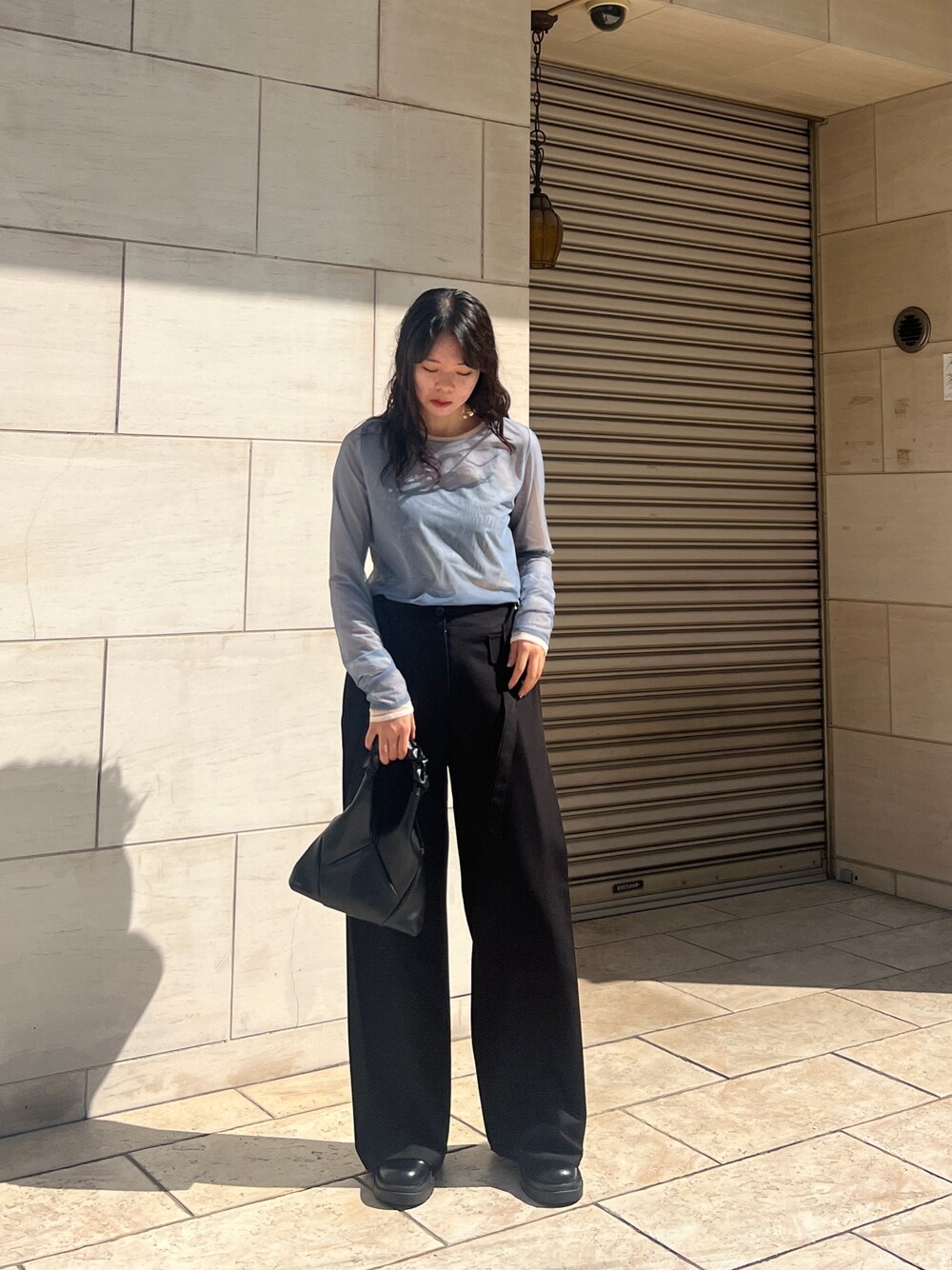 「シアートップス、シンプルスタイル」｜「CLEIOの【CLEIO】バイカラーレイヤードシアートップス／シースルートップス（Tシャツ/カットソー、ブルー系）」を使った、とこさん（レディース・158cm）の秋コーディネートの1枚目の写真