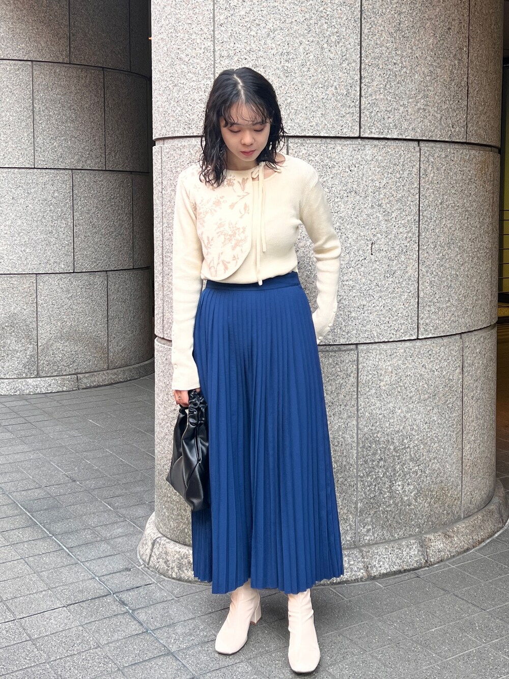「キレイめ、おでかけコーデ、スカート、ブーツ、ブルー」｜「Steven Alanの＜Steven Alan＞PLEATED MAXI SKIRT/スカート◆（スカート、ブルー系）」を使った、とこさん（レディース・158cm）の冬コーディネートの1枚目の写真