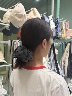 「アイテム（シュシュ）」を使った、ユウナさん（レディース・158cm）の夏コーディネート