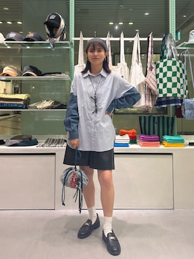 「アイテム（キーホルダー）」を使った、ユウナさん（レディース・158cm）の秋コーディネート