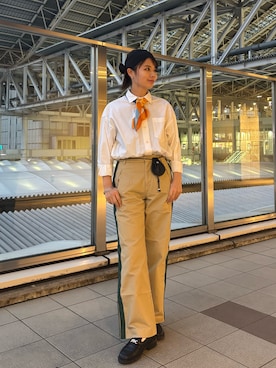 「SMELLY（スメリー）のアソートパターンスカーフ（バンダナ/スカーフ、オレンジ系）」を使った、ユウナさん（レディース・158cm）の春コーディネート