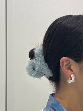 「アイテム（ヘアアクセサリー、ブルー系）」を使った、ユウナさん（レディース・158cm）の秋コーディネート
