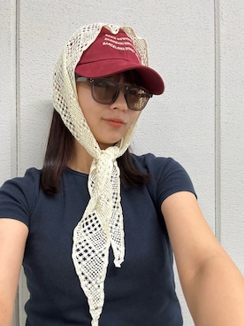 「SMELLY（スメリー）のクロシェサンカクスカーフ（バンダナ/スカーフ、ホワイト系）」を使った、ユウナさん（レディース・158cm）の夏コーディネート
