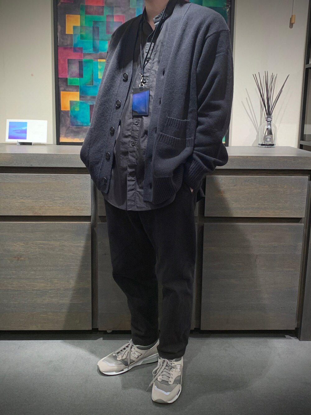 「秋冬コーデ、オトナカジュアル、今日のコーデ、おしゃれさんと繋がりたい、ラフ、モノトーン、ファッションの力を信じよう、ストリートファッション」｜「yuhakuのアイテム（パスケース、ブルー系）」を使った、Daichiさん（メンズ・173cm）の冬コーディネートの1枚目の写真
