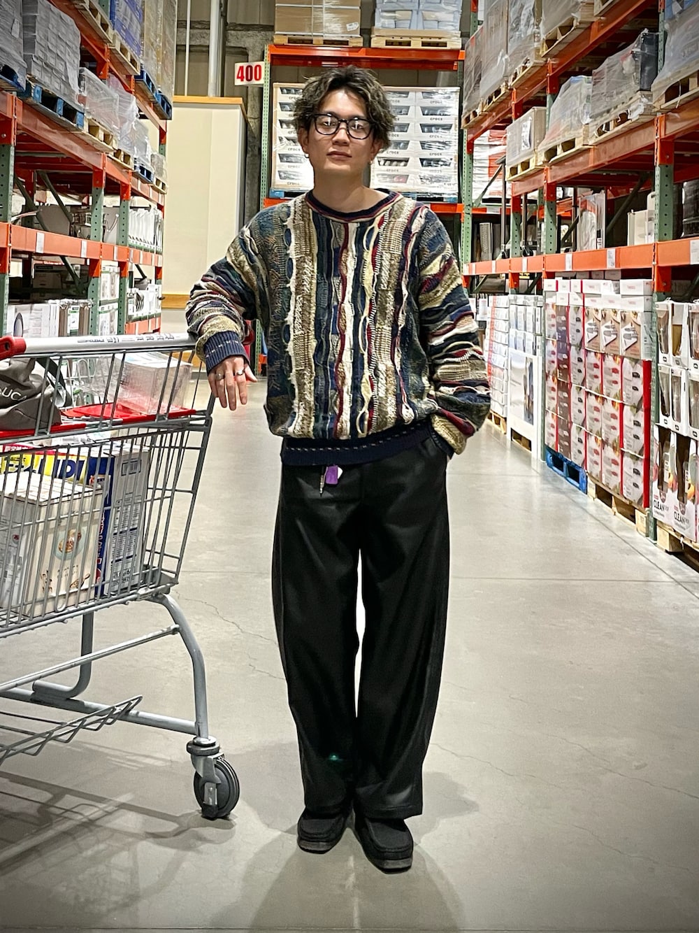 「3Dニット、COOGI風、COOGI、バギーパンツ、レザーパンツ、ワラビーブーツ、ワラビー、古着MIX、古着、古着コーデ、ハイライト、ツイストスパイラル、メガネ男子、きれいめカジュアル、春服デビュー宣言」｜「London DenimのLondon Denim Baloon Fit バルーンフィットパンツ（その他パンツ、ブラック系）」を使った、piroshさん（メンズ・169cm）の春コーディネートの1枚目の写真