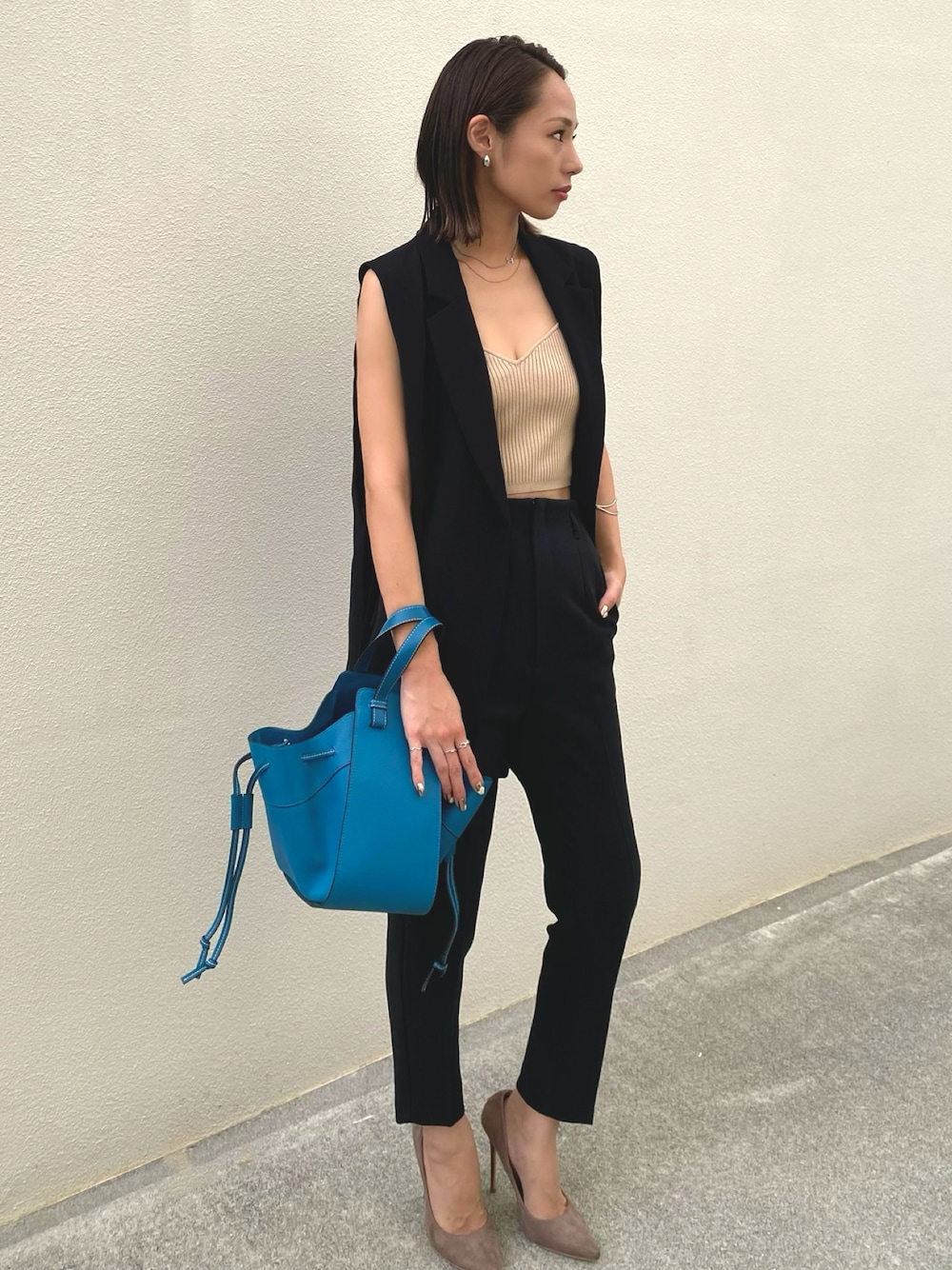 「マニッシュスタイル、キレイめ、ZARA、ジレ、H&M、クロップドトップス、GU、ハイウエストパンツ、EVOL(EVOL)、ピンヒール、秋色、LOEWE、ハンモック」｜「EVOLの【EVOL】ハイヒールスエードパンプス BL23357（パンプス、ベージュ系）」を使った、harucoさん（レディース・167cm）の秋コーディネートの1枚目の写真
