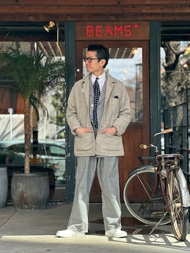 「BEAMS PLUS（ビームスプラス）のアイテム（ジャケット/アウター）」を使った、桑田レッドフォードさん（メンズ・175cm）の春コーディネート
