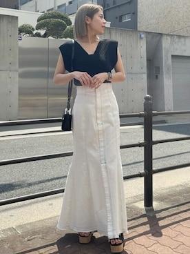 「アイテム（デニムスカート、ホワイト系）」を使った、MURUAさん（レディース・155cm）の春コーディネート