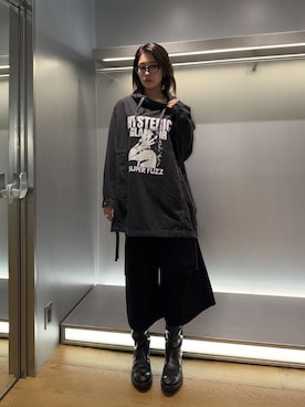 「HYSTERIC GLAMOUR（ヒステリックグラマー）のニーダーツデニムハーフパンツ（デニムパンツ、ブラック系）」を使った、moanghaeeeさん（レディース）の秋コーディネート
