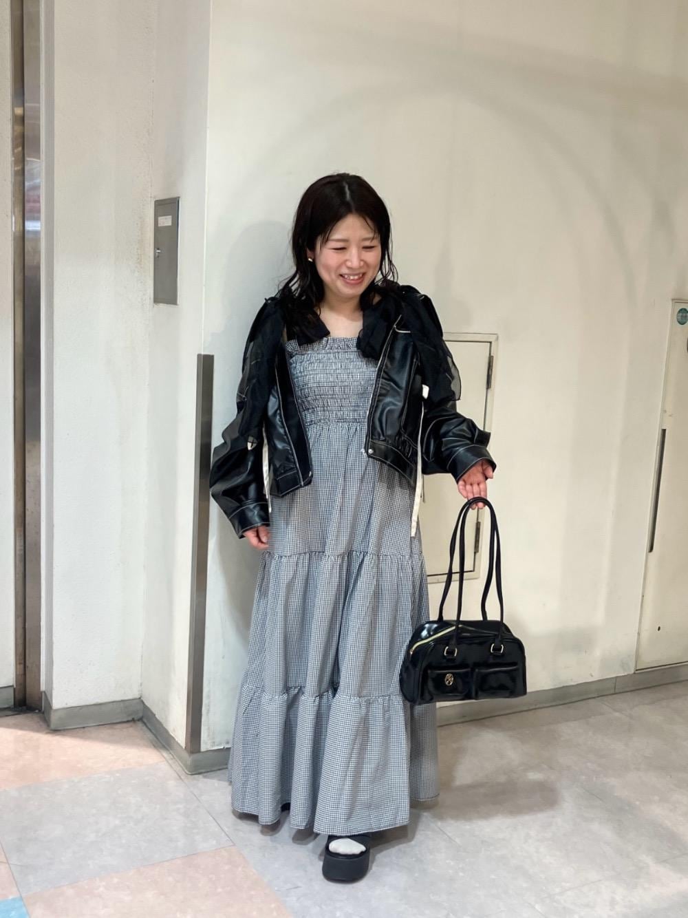 ジャケット/アウターを使った「肩抜き」の人気ファッション  