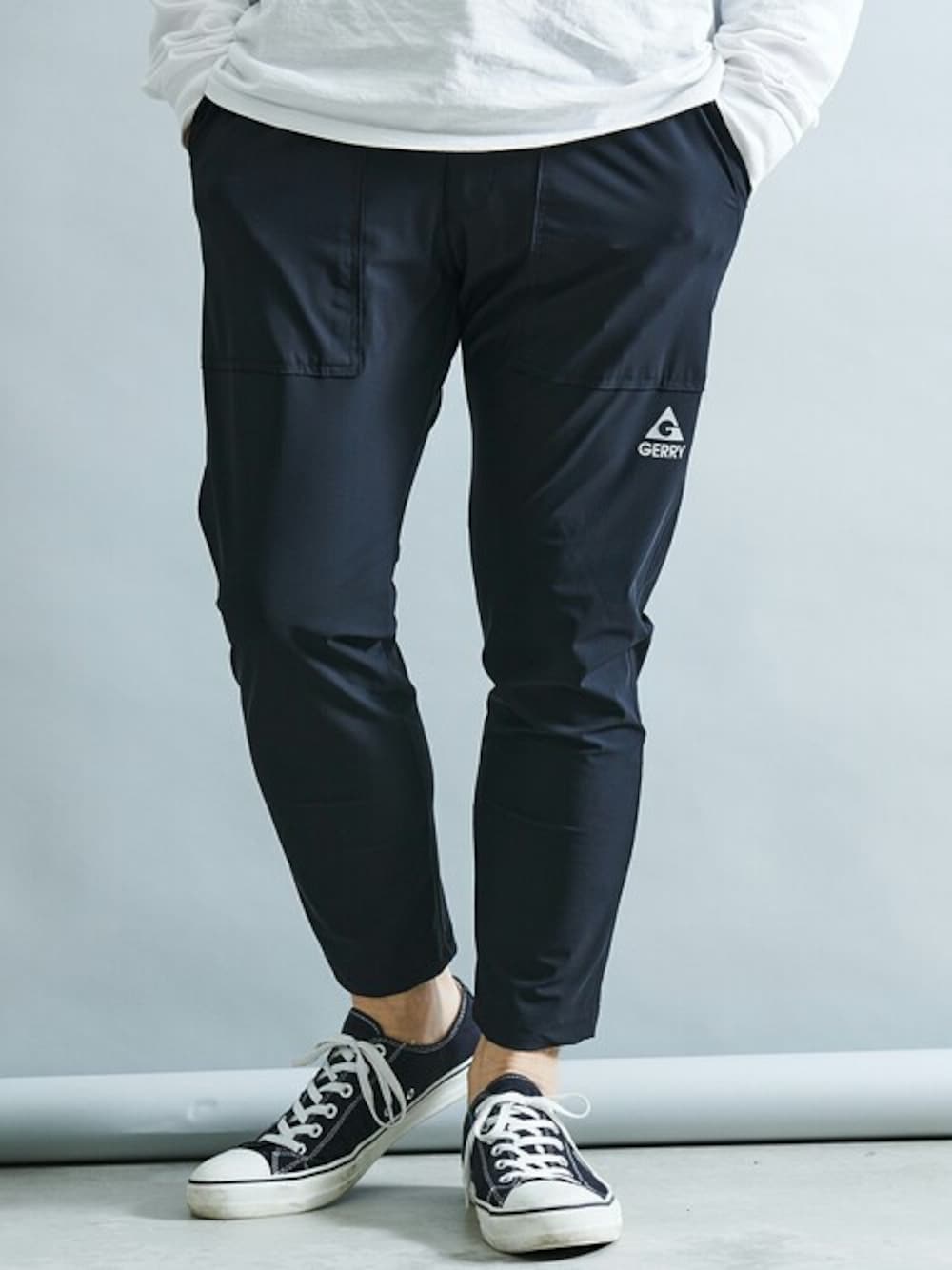 「ストレッチパンツ、クライミングパンツ、ジョガーパンツ、速乾、ＵＶカット、アウトドアコーデ、接触冷感、接触冷感パンツ」｜「GERRYの『GERRY/ジェリー』ICE MAXクライミングパンツ（チノパンツ、ブラック系）」を使った、SILVER BULLET ZOZOTOWN OFFICIALさん（メンズ・180cm）の夏コーディネートの1枚目の写真