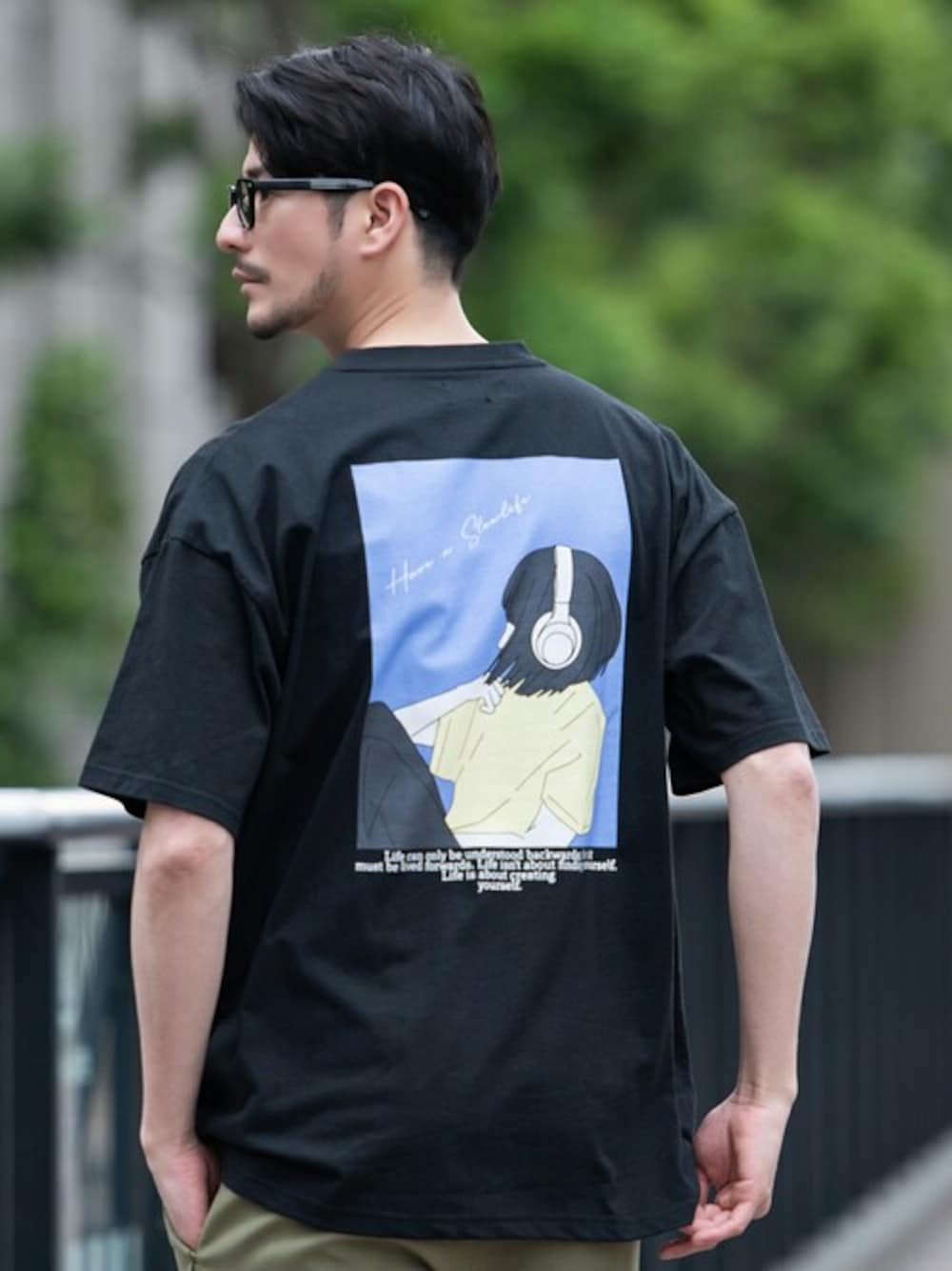 「夏、ワンポイント、女の子、半袖Ｔシャツ、ヘッドホン、バックプリント、エモい、2000年代、y2k、ユニセックスアイテム」｜「SILVER BULLETの『CavariA/キャバリア』バックプリントイラストガール半袖Tシャツ（Tシャツ/カットソー、ブラック系）」を使った、SILVER BULLET ZOZOTOWN OFFICIALさん（メンズ・178cm）の夏コーディネートの1枚目の写真