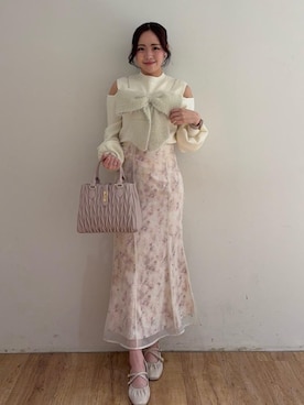 「MAJESTIC LEGON（マジェスティックレゴン）の【小栗有以さん着用】【5サイズ展開/XXLサイズあり】レディギャザーストラップパンプス（パンプス、ホワイト系）」を使った、Nanakoさん（レディース）の春コーディネート