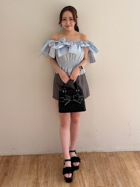 「MAJESTIC LEGON（マジェスティックレゴン）のクラシカルスクエアリボンバッグ（ショルダーバッグ、ブラック系）」を使った、Nanakoさん（レディース）の夏コーディネート