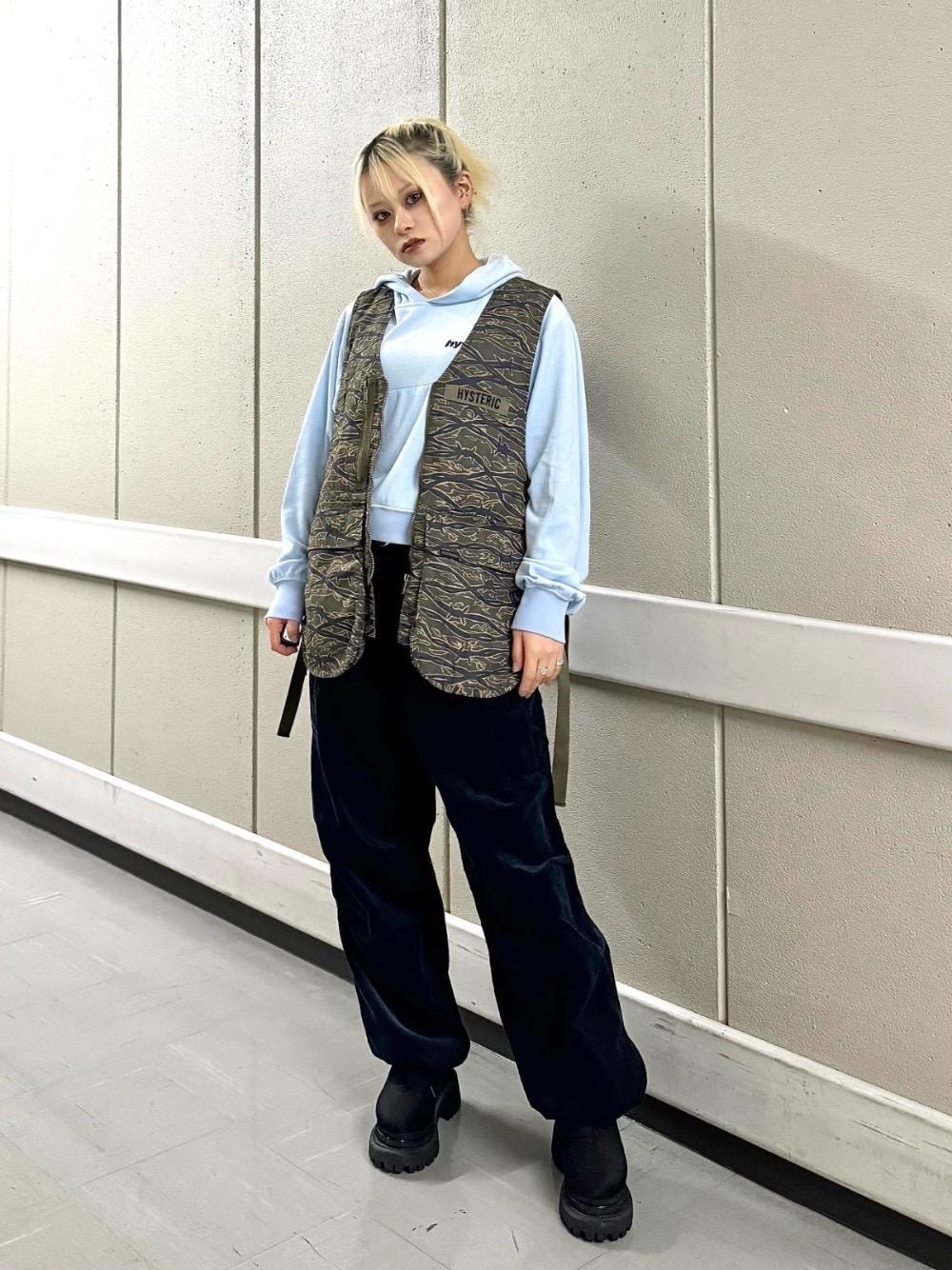 ベスト（グリーン系）を使った「ショート丈」の人気ファッション  