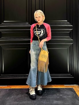 「HYSTERIC GLAMOUR（ヒステリックグラマー）のロゴスタッズ フリンジミニバッグ（ショルダーバッグ）」を使った、aykさん（レディース・157cm）の秋コーディネート