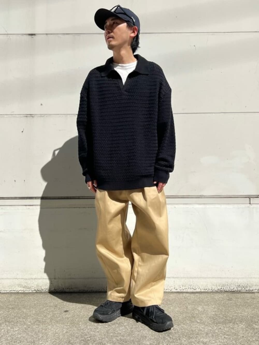 「#カジュアル、#ビッグシルエット、#春コーデ、#シンプルコーデ、#無地、#新作、#PUBLICTOKYO」｜「PUBLIC TOKYOのスーパールーズバルーンパンツ（チノパンツ、ベージュ系）」を使った、takushi nomuraさん（メンズ・173cm）の春コーディネートの1枚目の写真