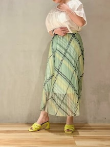ELENDEEK（エレンディーク）の「アシンメトリーフレアネックブラウス