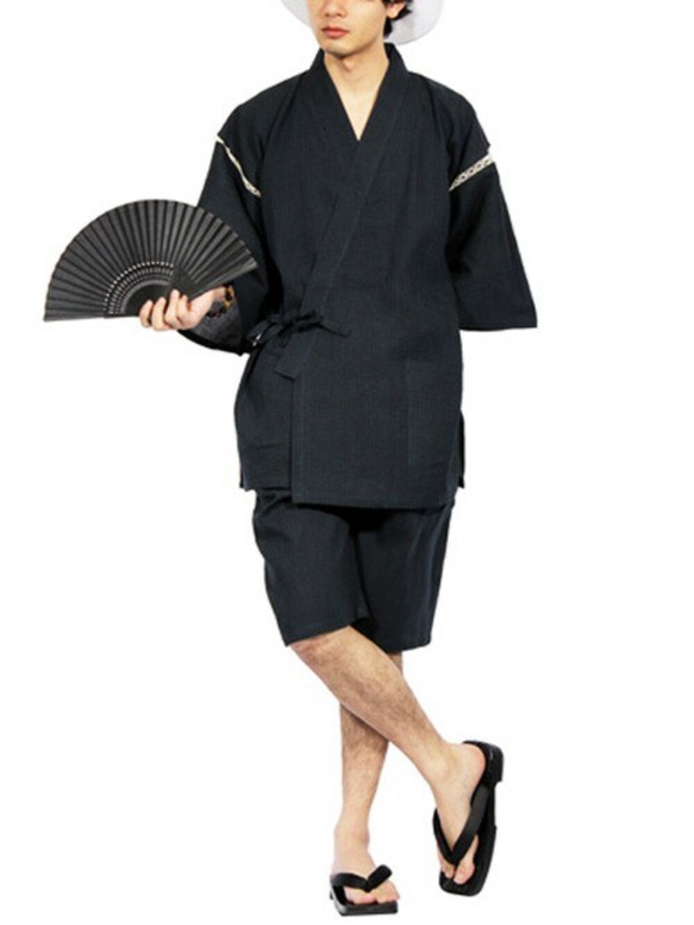 ブラック系の和装小物を着用したメンズの夏コーディネートの1枚目の写真