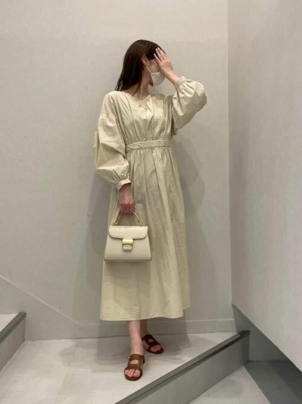 「CHARLES & KEITHのPaige ページ リボンネックレス（ネックレス、ゴールド系）」を使った、CHARLES & KEITHさん（レディース・160cm）の夏コーディネートの1枚目の写真