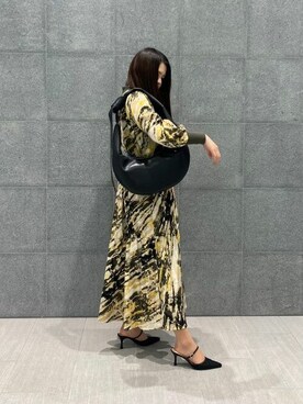 「CHARLES & KEITH（チャールズ & キース）のToni トニー ノットカーブホーボーバッグ（ショルダーバッグ、ブラック系）」を使った、CHARLES & KEITHさん（レディース・160cm）の夏コーディネート
