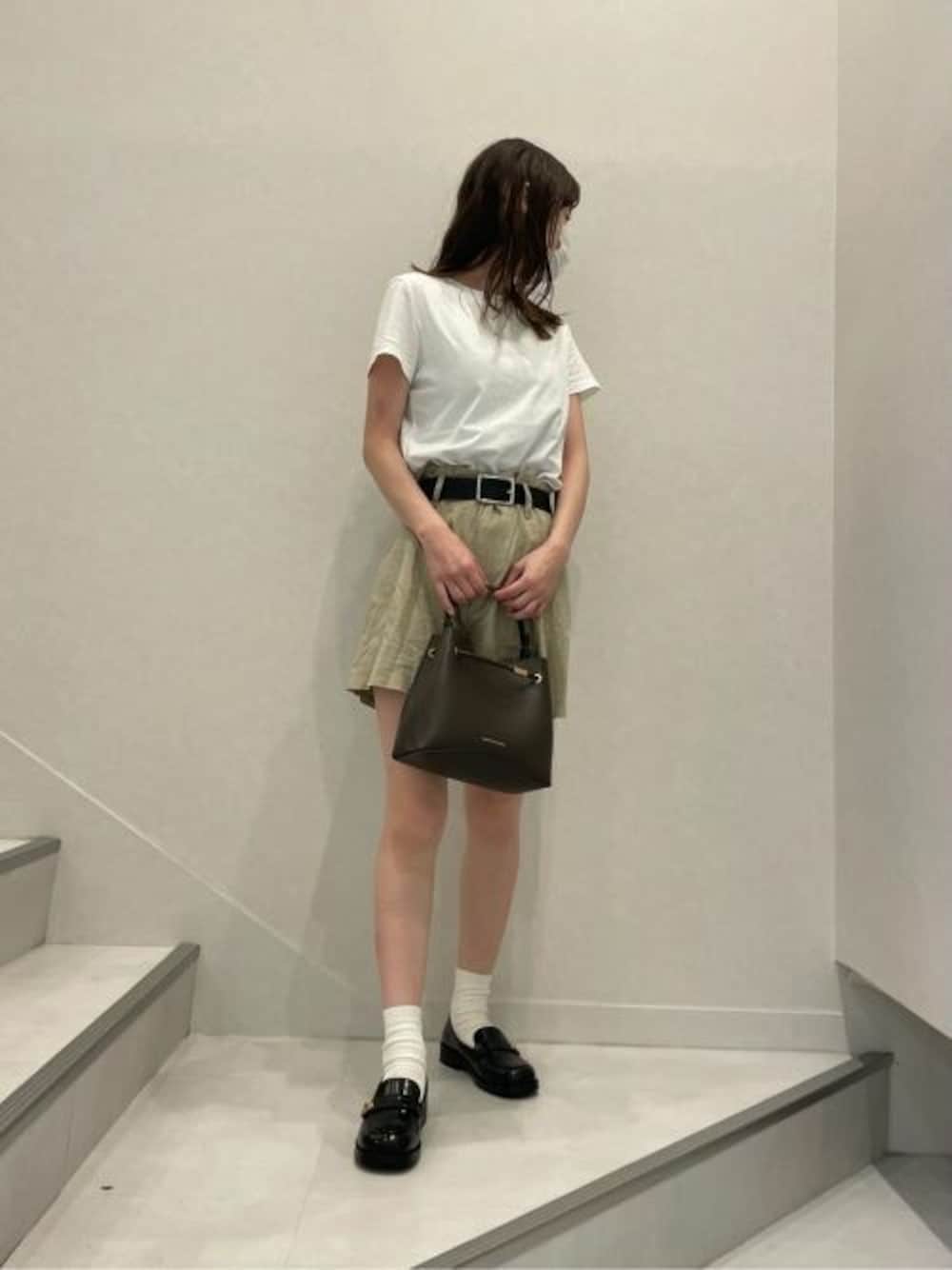 「CHARLES & KEITHのSybill シビル ジオメトリックバケットバッグ（ショルダーバッグ、ブラウン系）」を使った、CHARLES & KEITHさん（レディース・160cm）の夏コーディネートの1枚目の写真