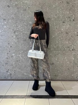 「CHARLES & KEITH（チャールズ & キース）のRachel レイチェル イロンゲイテッドマルチポケットショルダーバッグ（ショルダーバッグ）」を使った、CHARLES & KEITHさん（レディース・160cm）の秋コーディネート