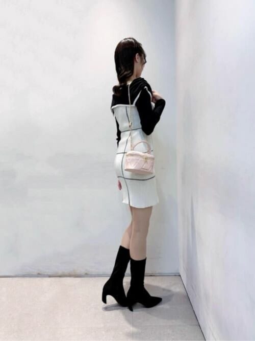 PRADA ポインテッドトゥヒール 黒/赤 サイズ37,5 今日WTO】Prada / プラダ 25ss 胸三角ロゴ後裾赤条 T シャツ