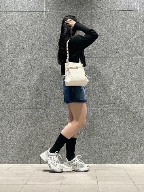 台湾 CHARLES&KEITH Bryna ベルトバックル ショルダーバッグ Bryna ブライナ ベルトバケットバッグ（ショルダーバッグ