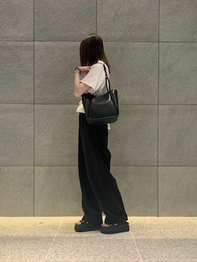 「CHARLES & KEITH（チャールズ & キース）のアイテム（トートバッグ）」を使った、CHARLES & KEITHさん（レディース・160cm）の夏コーディネート