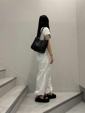 「CHARLES & KEITH（チャールズ & キース）のアイテム（トートバッグ）」を使った、CHARLES & KEITHさん（レディース・160cm）の夏コーディネート
