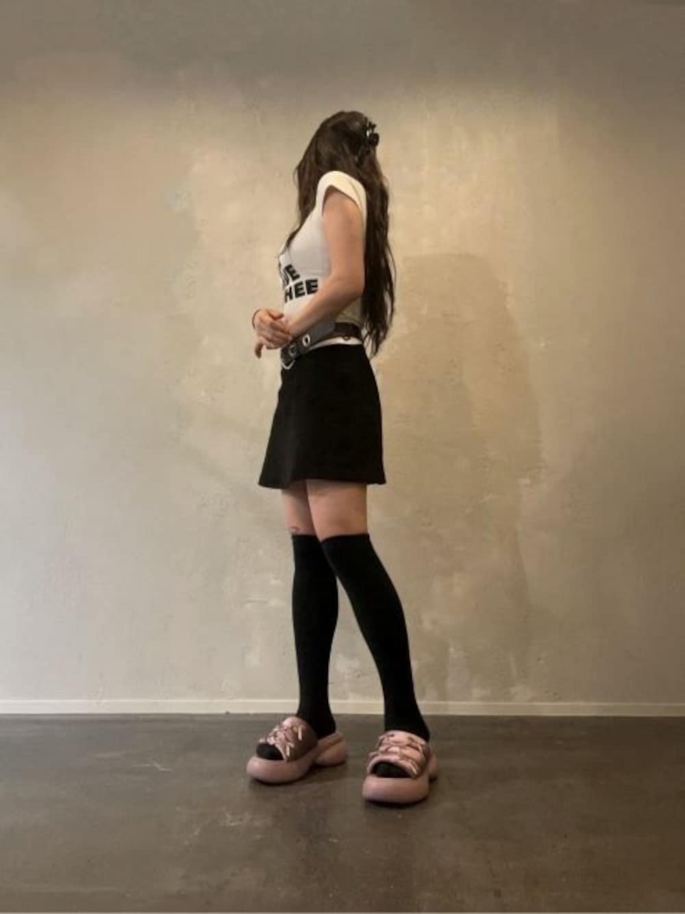 「CHARLES & KEITHのリサイクル ポリエステルボウパッフィースポーツサンダル（サンダル、ピンク系）」を使った、CHARLES & KEITHさん（レディース・160cm）の夏コーディネートの1枚目の写真