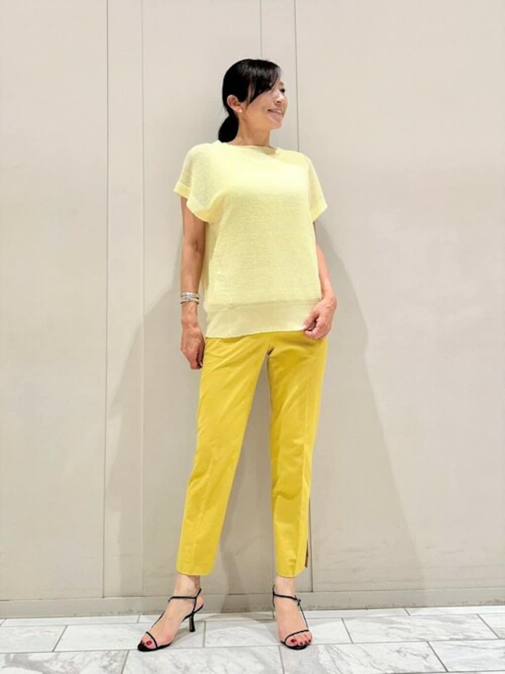 「イエロー、大人コーデ、イエローコーデ、mackintoshlondon、マッキントッシュロンドン、MACKINTOSH LONDON」｜「MACKINTOSH LONDONのグレーズ麻ベスト（ニット/セーター、イエロー系）」を使った、orie.tさん（レディース・163cm）の夏コーディネートの1枚目の写真