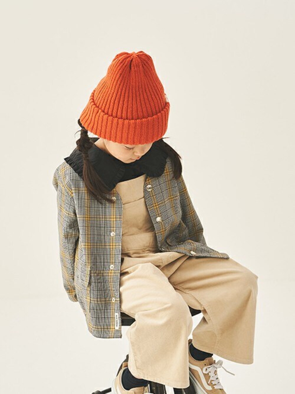「ジャケット、アウトドア、アウトドアスタイル、サロペット、子供服、ジャケットスタイル、サロペットコーデ、アウトドアコーデ、daddy oh daddy、ダディオダディ」｜「Daddy Oh Daddyのグレンチェックノーカラージャケット（ノーカラージャケット、イエロー系）」を使った、こどもの森e-shopさん（キッズ・110cm）の秋コーディネートの1枚目の写真