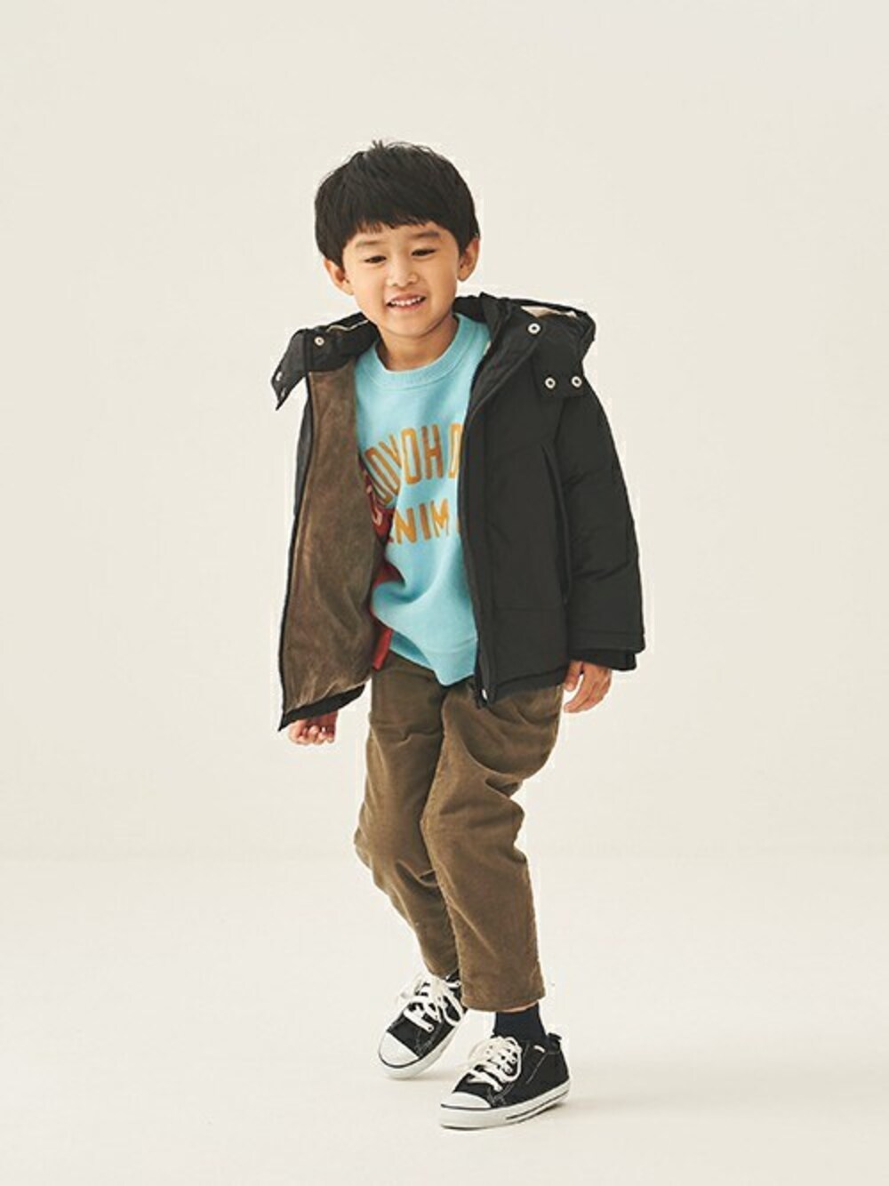「ジャケット、アウター、ジャケットスタイル、男の子コーデ、ジャケットコーデ、daddy oh daddy、アウターコーデ、ダディオダディ、デイリーファッション、ユニセックスアイテム」｜「Daddy Oh Daddyのタフタ中綿モンスターパーカー（その他アウター、ブラック系）」を使った、こどもの森e-shopさん（キッズ・110cm）の冬コーディネートの1枚目の写真