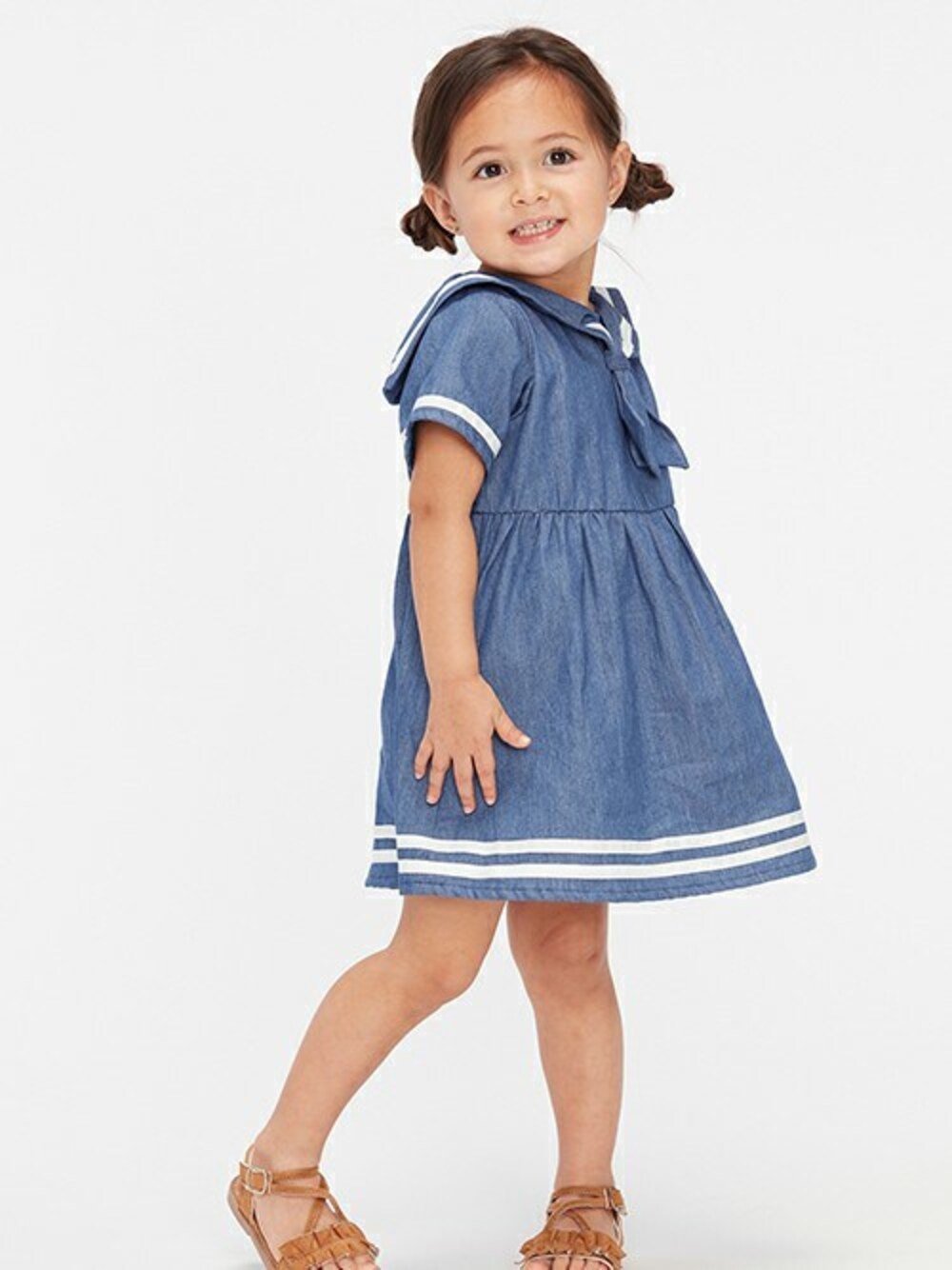 「ワンピース、セーラーカラー、女の子、ワンピーススタイル、セーラー服、ムージョンジョン、moujonjon、セーラー襟、ワンピースコーデ」｜「Moujonjonのセーラーカラー半袖ワンピース（ワンピース、ブルー系）」を使った、こどもの森e-shopさん（キッズ・90cm）の春コーディネートの1枚目の写真